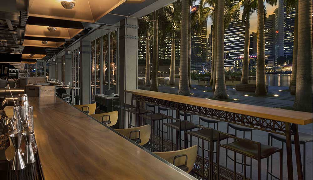 Bread Street Kitchen by Gordon Ramsay bar with bay view